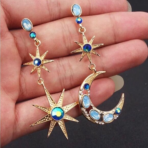 💙 Betsey Johnson stunning drop dangle celestial earrings 💙 - Picture 1 of 5